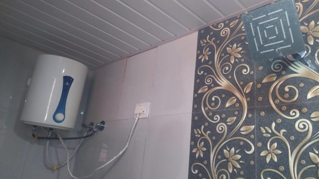 Vinee'S Kitchen And Motel Koynanagar Exterior photo
